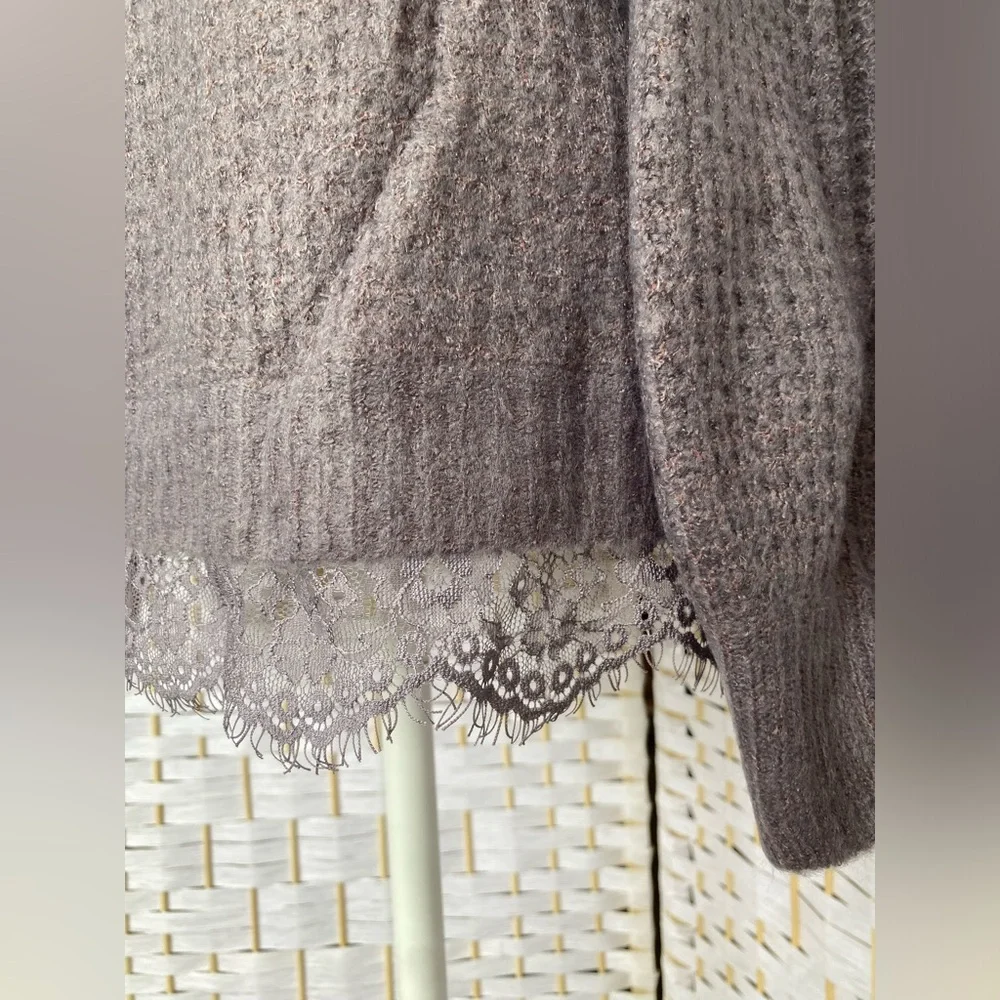 NWT Hem & Thread Waffle Knit Sweater Lace Trim Bottom Beautiful Lilac Color - Picture 15 of 16